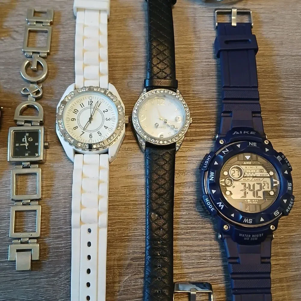 Huge Watch Lot of 35+ Mixed Brands Vintage & Modern Parts/Repair Untested-Box E